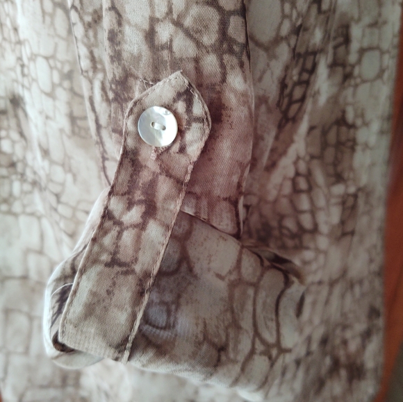 Chico's sheer size 1 women's print shirt - Picture 4 of 6